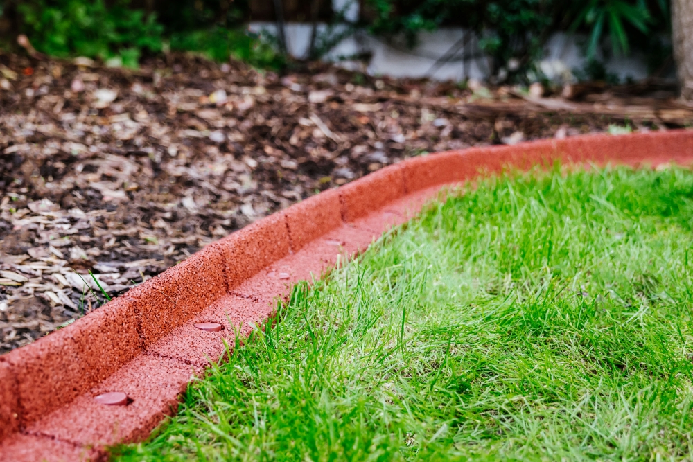 What is lawn edging for garden